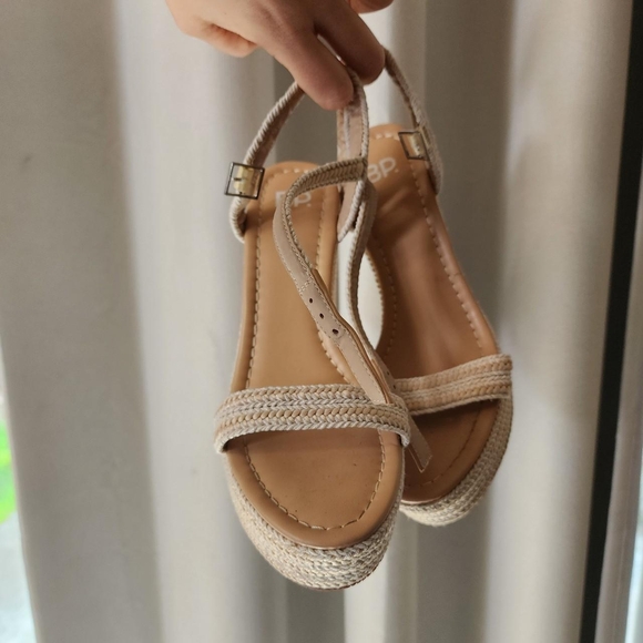 bp Shoes - Elegant Beige Women's Sandals